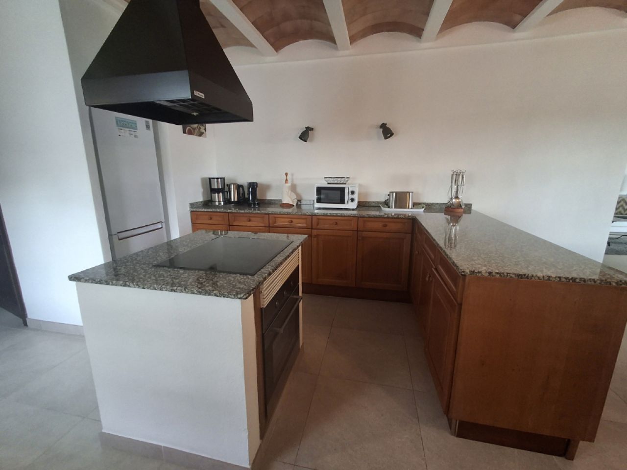 Winter: 2-level chalet with oil central heating, garden and pool in Cala Dor - near the harbor -- CH 23 WT