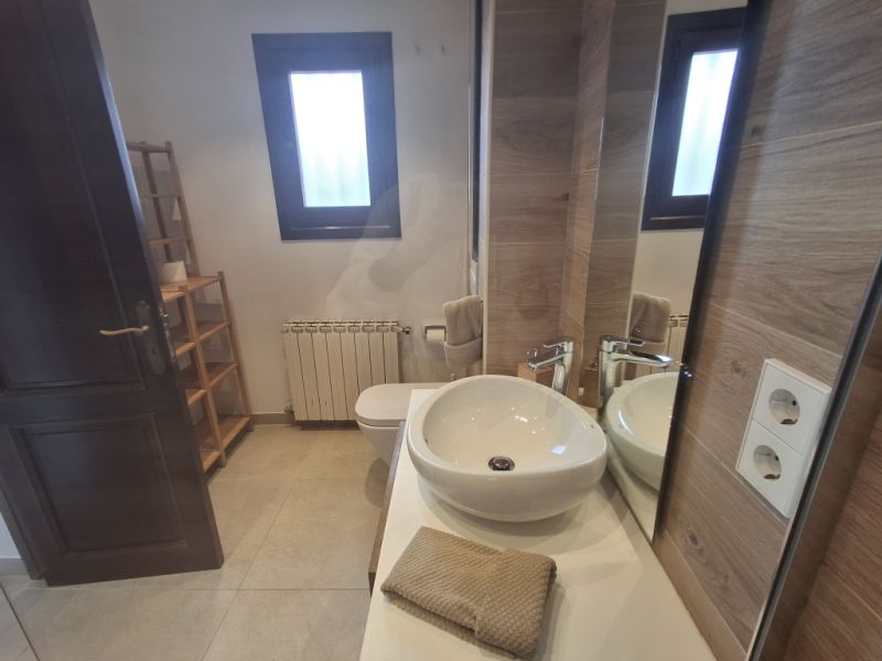 Winter: 2-level chalet with oil central heating, garden and pool in Cala Dor - near the harbor -- CH 23 WT