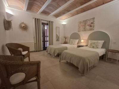 Winter: 2-level chalet with oil central heating, garden and pool in Cala Dor - near the harbor -- CH 23 WT