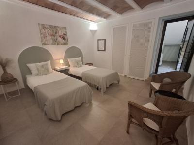 Winter: 2-level chalet with oil central heating, garden and pool in Cala Dor - near the harbor -- CH 23 WT