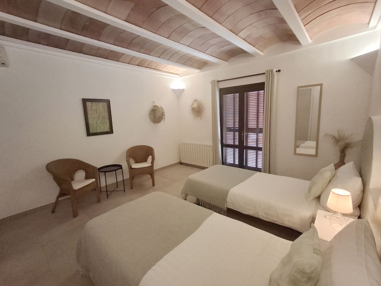 Winter: 2-level chalet with oil central heating, garden and pool in Cala Dor - near the harbor -- CH 23 WT