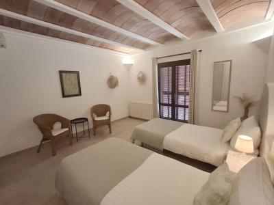 Winter: 2-level chalet with oil central heating, garden and pool in Cala Dor - near the harbor -- CH 23 WT