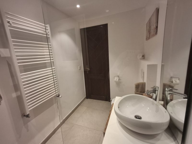 Winter: 2-level chalet with oil central heating, garden and pool in Cala Dor - near the harbor -- CH 23 WT