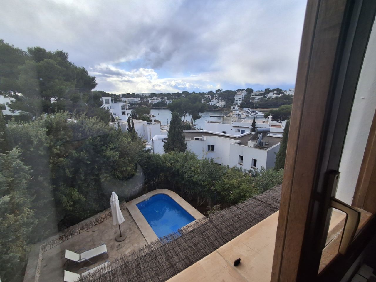 Winter: 2-level chalet with oil central heating, garden and pool in Cala Dor - near the harbor -- CH 23 WT