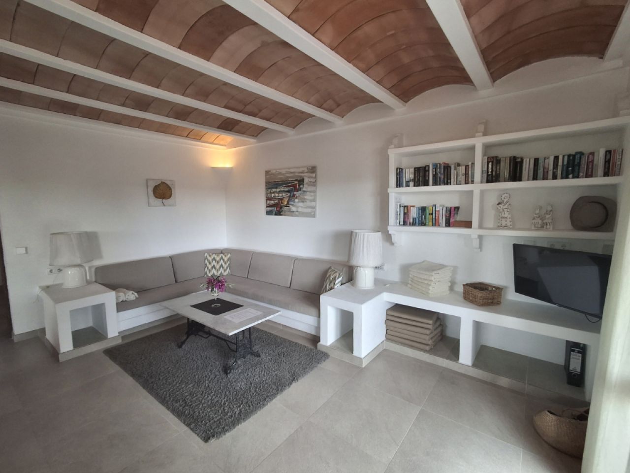 Winter: 2-level chalet with oil central heating, garden and pool in Cala Dor - near the harbor -- CH 23 WT