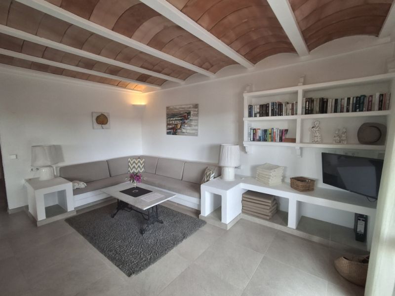 Winter: 2-level chalet with oil central heating, garden and pool in Cala Dor - near the harbor -- CH 23 WT