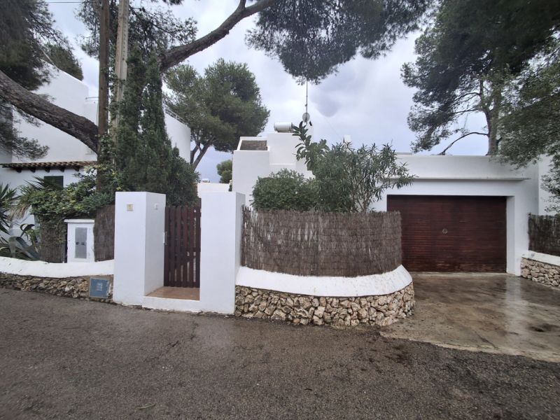 Winter: 2-level chalet with oil central heating, garden and pool in Cala Dor - near the harbor -- CH 23 WT