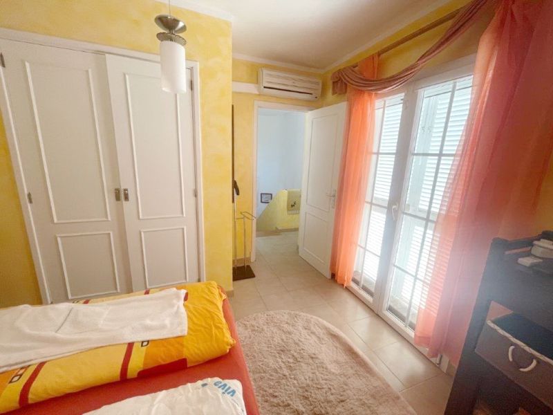 Winter: 2 Etagenchalet mit Olzentralheizung und Pool in Cala Dor -- CH 12 WT