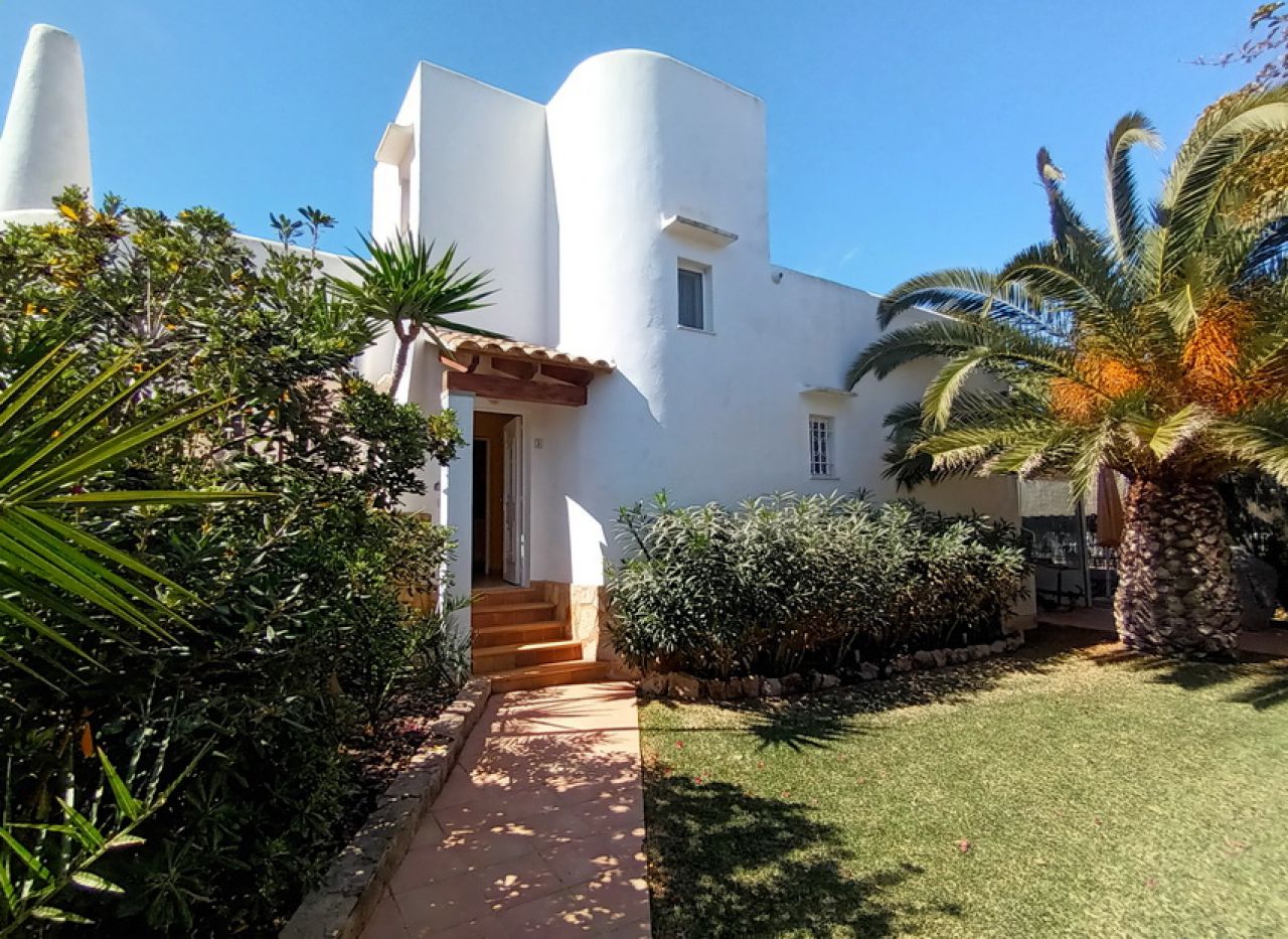 Winter: 2 Etagenchalet mit Olzentralheizung und Pool in Cala Dor -- CH 12 WT