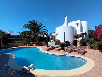 Winter: 2 Etagenchalet mit Olzentralheizung und Pool in Cala Dor -- CH 12 WT