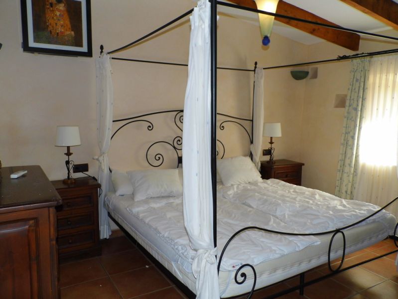 WINTER 25 / 26 : Grosse FInca mit Heizung, Pool und in ruhiger Lage bei Felanitx -- F 13 WT