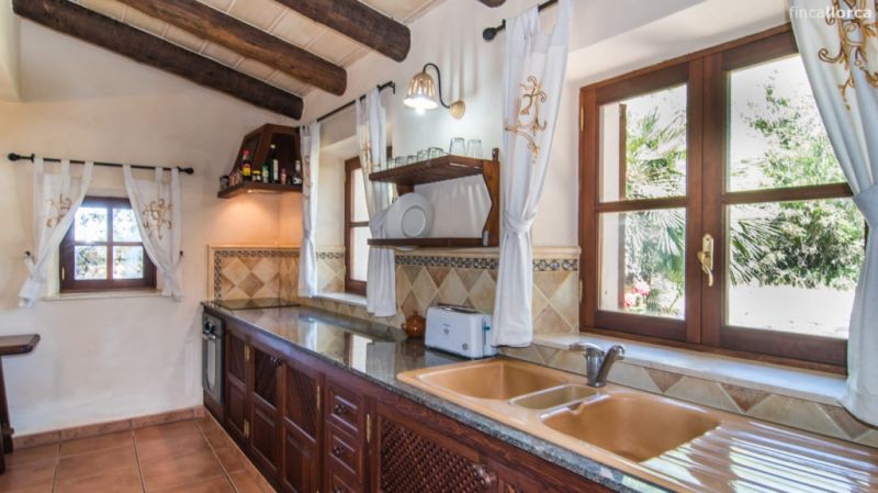 WINTER 25 / 26 : Grosse FInca mit Heizung, Pool und in ruhiger Lage bei Felanitx -- F 13 WT