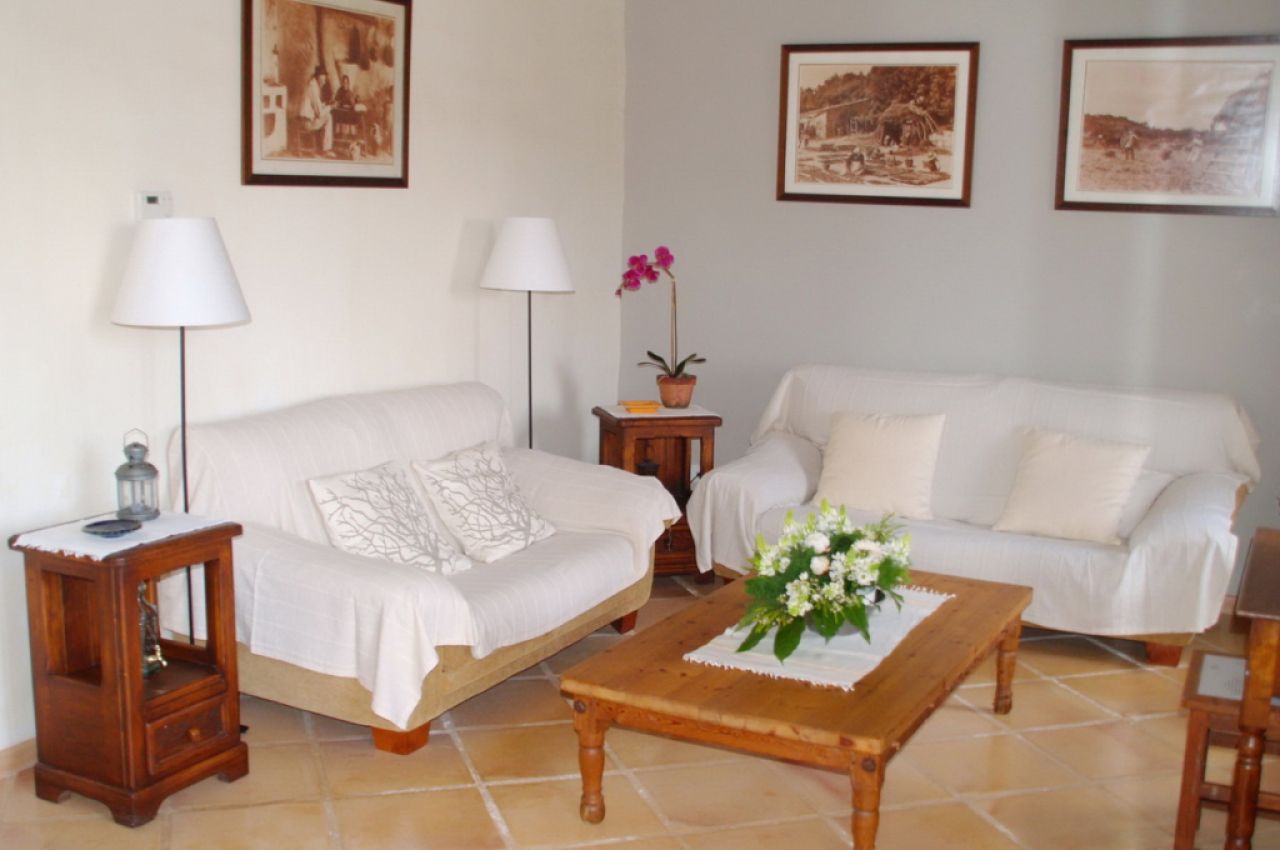 WINTER 26 / 27: Casita mit Zentralheizung auf einem Gemeinschaftsgrundstück bei Manacor -- F 250 a