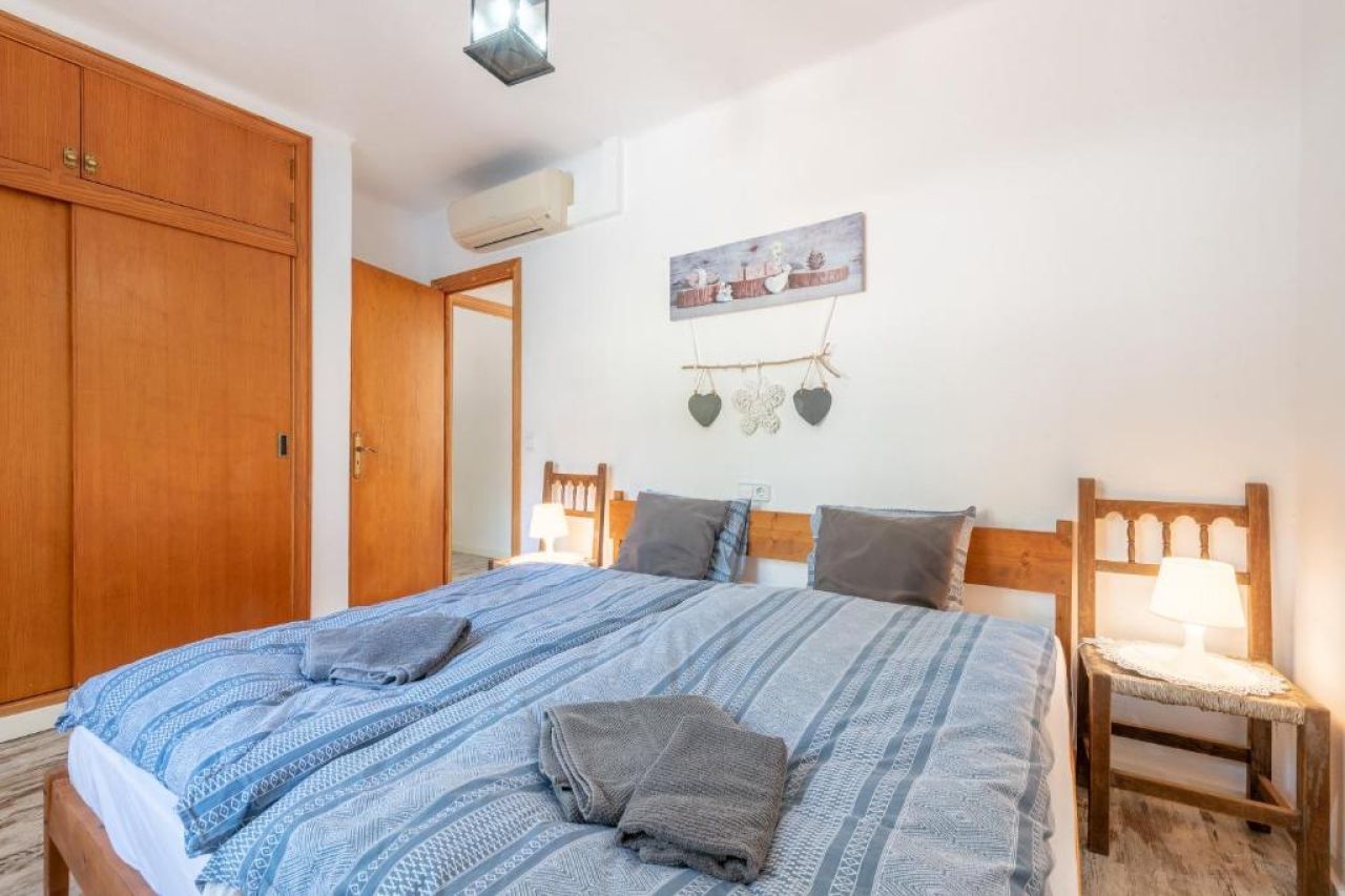 Winter 27 / 28: Ebenerdiges Chalet mit AC und Pool bei Es Carritxo -- CH 17 WT