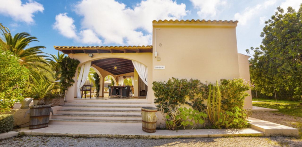 Winter 27 / 28: Ebenerdiges Chalet mit AC und Pool bei Es Carritxo -- CH 17 WT