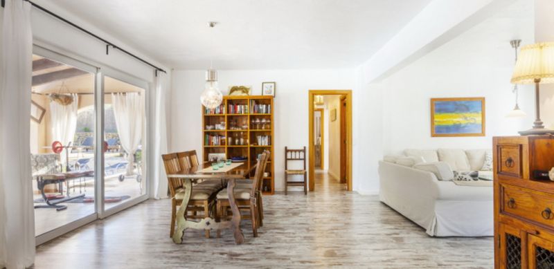 Winter 27 / 28: Ebenerdiges Chalet mit AC und Pool bei Es Carritxo -- CH 17 WT