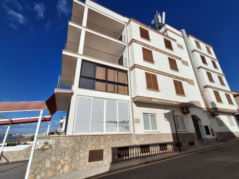 Winter 27 / 28: Bright apartment with AC on the first line of Sa Rapita--- AP 03 WT