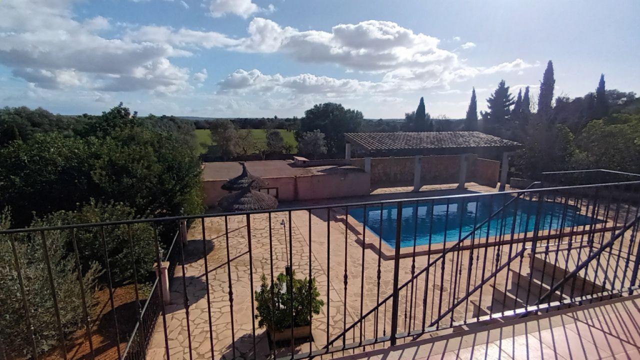 Invierno: 4 apts con piscina comunitaria, BBQ y AC en una aldea cerca de Campos -- AP 23 a - d WT