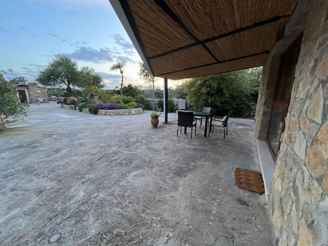 Invierno: Casita-Estudio a nivel de suelo con terraza, jardín comunitario y piscina -- C 10 WT