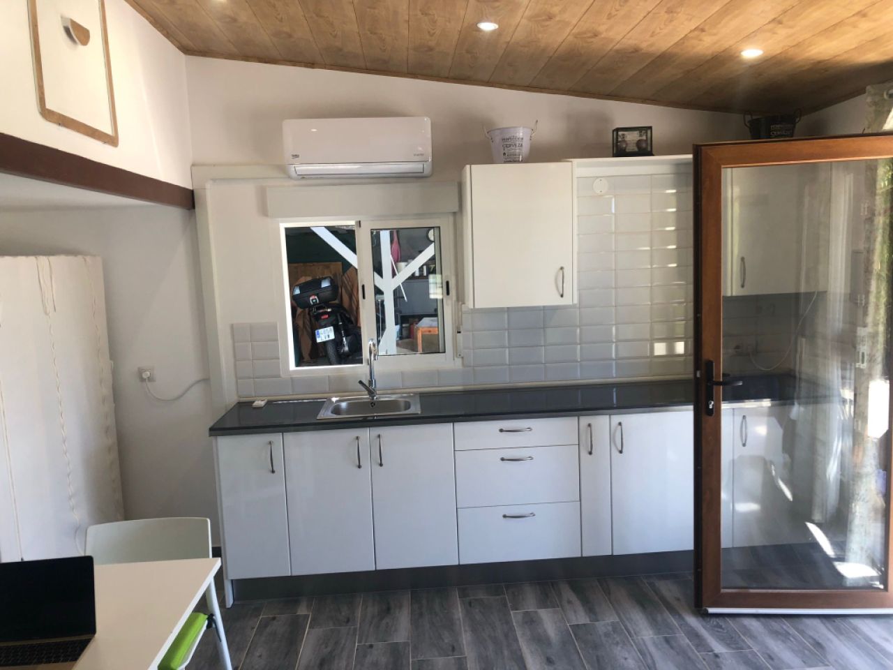 Winter: Ebenerdige Casita-Studio mit Terrasse und Gmeineshaftsgarten und Pool -- C 10 WT