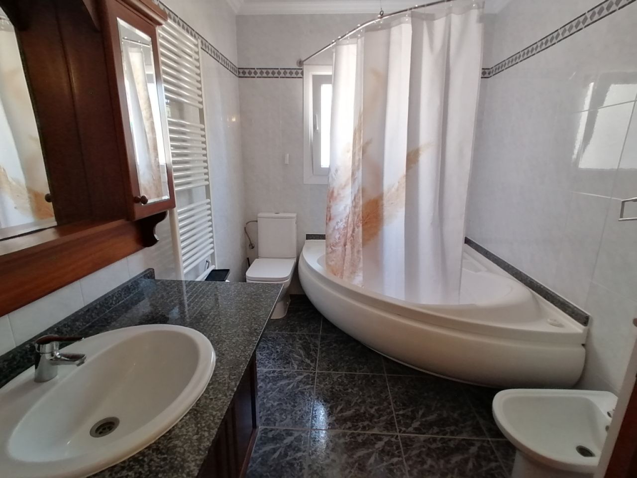 Winter: Ebenerdiges Chalet mit Gaszentralheizung, Pool und Garten in Cala Murada -- CH 11