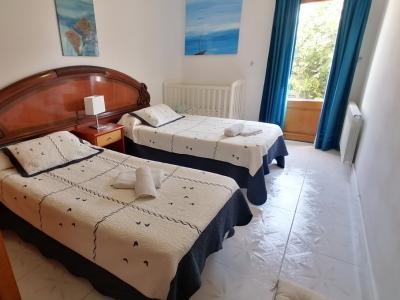 Winter: Ebenerdiges Chalet mit Gaszentralheizung, Pool und Garten in Cala Murada -- CH 11