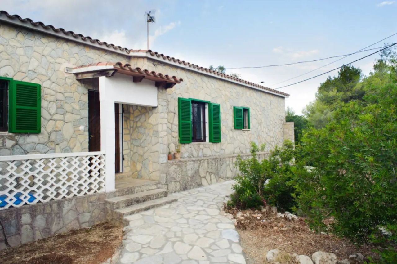 Winter: Ebenerdiges Chalet mit Heizung, Garten und Terrassen in Cala Murada --- CH 13 WT