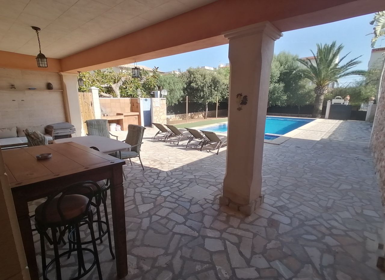 Winter: Single-storey chalet with oil central heating and garden in a quiet location of Porto Colom 