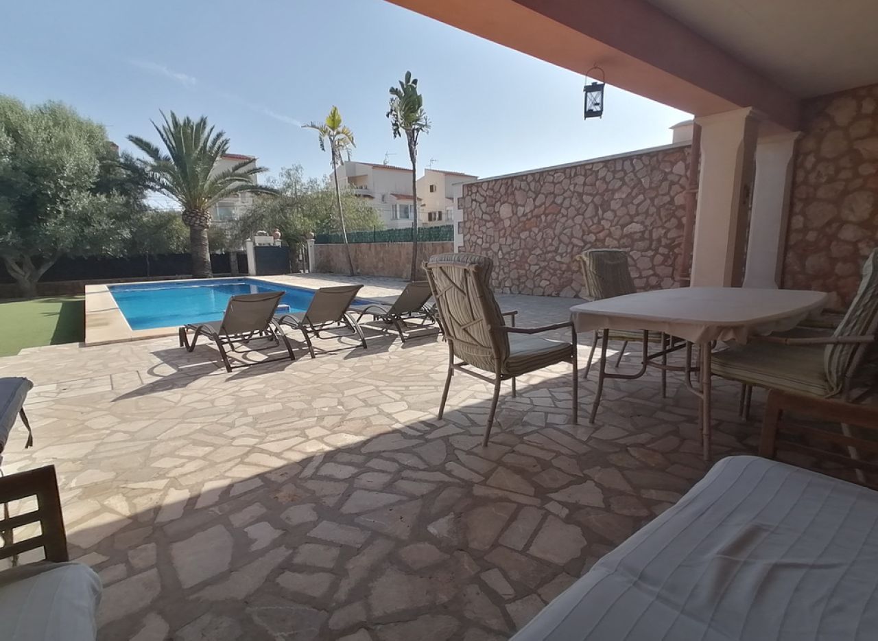 Winter: Single-storey chalet with oil central heating and garden in a quiet location of Porto Colom 