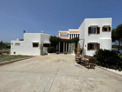 Winter: Elegantes Chalet mit Ölzentralheizung in 1. LInie der Küste von Portocolom --- CH 08 WT