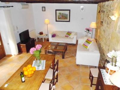 WINTER: Finca - AP  mit Heizung auf einem Agroturismogrundstück bei Manacor -- F 25 b