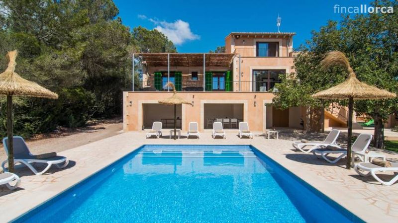 INVIERNO: Gran finca con calefacción por suelo radiante, piscina y muchos extras cerca de Campos -- 