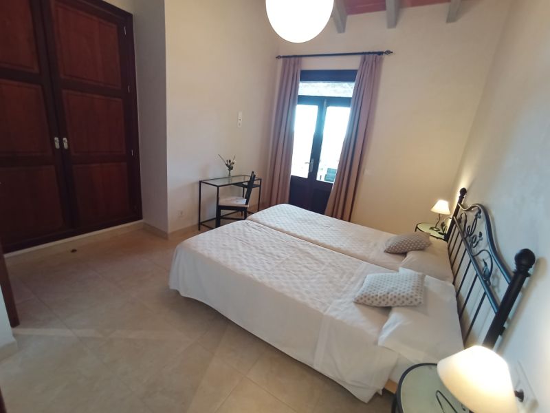 INVIERNO: Gran finca con calefacción por suelo radiante, piscina y muchos extras cerca de Campos -- 