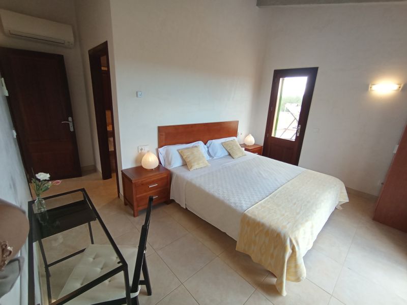 INVIERNO: Gran finca con calefacción por suelo radiante, piscina y muchos extras cerca de Campos -- 