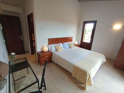 INVIERNO: Gran finca con calefacción por suelo radiante, piscina y muchos extras cerca de Campos -- 