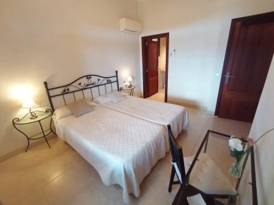 INVIERNO: Gran finca con calefacción por suelo radiante, piscina y muchos extras cerca de Campos -- 