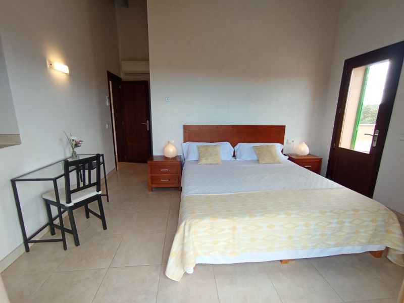 INVIERNO: Gran finca con calefacción por suelo radiante, piscina y muchos extras cerca de Campos -- 