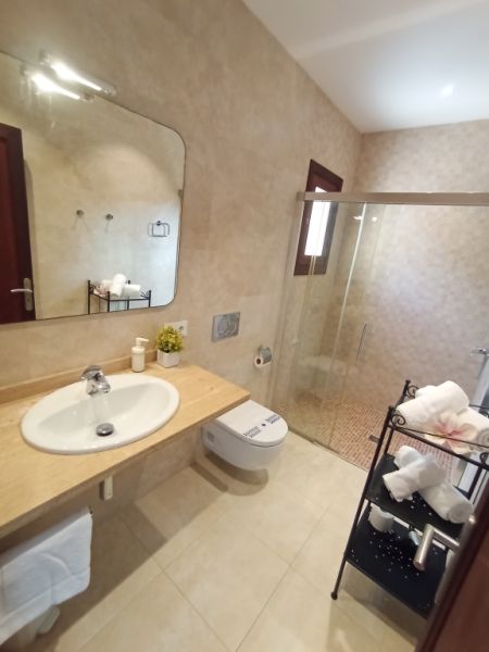 INVIERNO: Gran finca con calefacción por suelo radiante, piscina y muchos extras cerca de Campos -- 