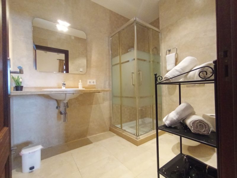 INVIERNO: Gran finca con calefacción por suelo radiante, piscina y muchos extras cerca de Campos -- 