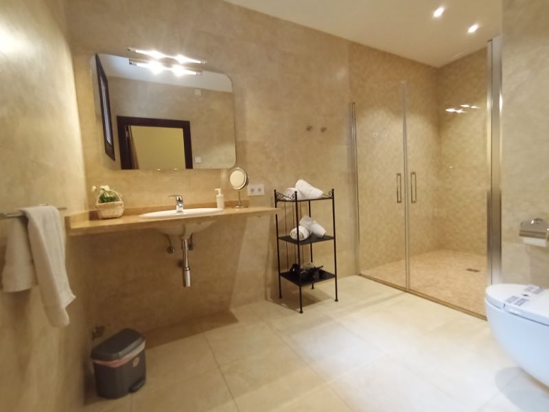 INVIERNO: Gran finca con calefacción por suelo radiante, piscina y muchos extras cerca de Campos -- 