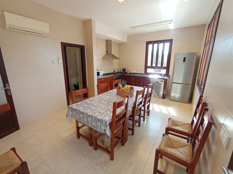 INVIERNO: Gran finca con calefacción por suelo radiante, piscina y muchos extras cerca de Campos -- 