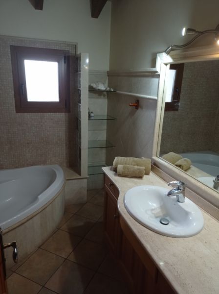 Invierno: Gran finca con calefacción, piscina y barbacoa entre Ses Salines y Colonia St. Jordi -- F 