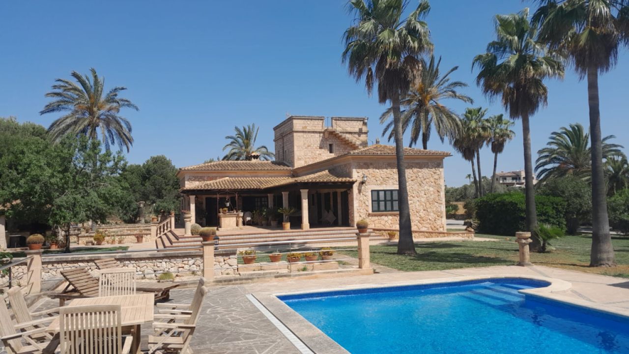 Invierno: Gran finca con jardín de ensueño cerca de Ses Salines -- F  63 WT