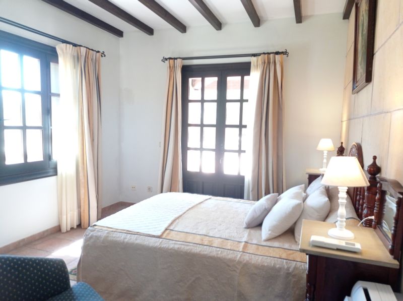 Winter: Grosse Finca mit traumhaftem Garten  bei Ses Salines -- F  63 WT