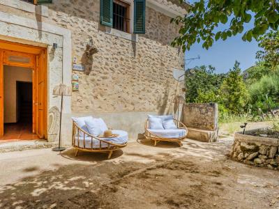 WINTER: Historische Finca -DH  mit Kamin in absolut ruhiger Lage in Orient- West --- F 04 WT