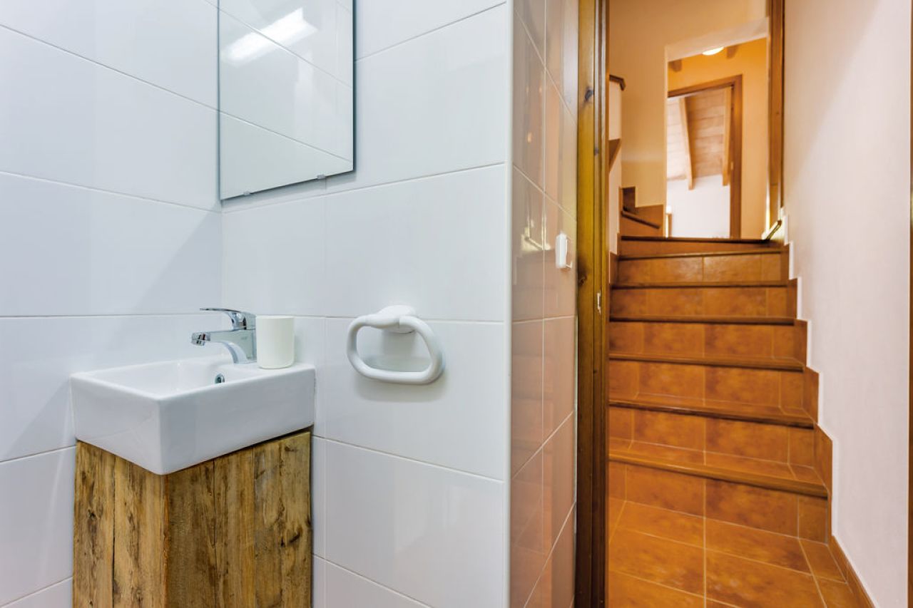 WINTER: Historische Finca -DH  mit Kamin in absolut ruhiger Lage in Orient- West --- F 04 WT