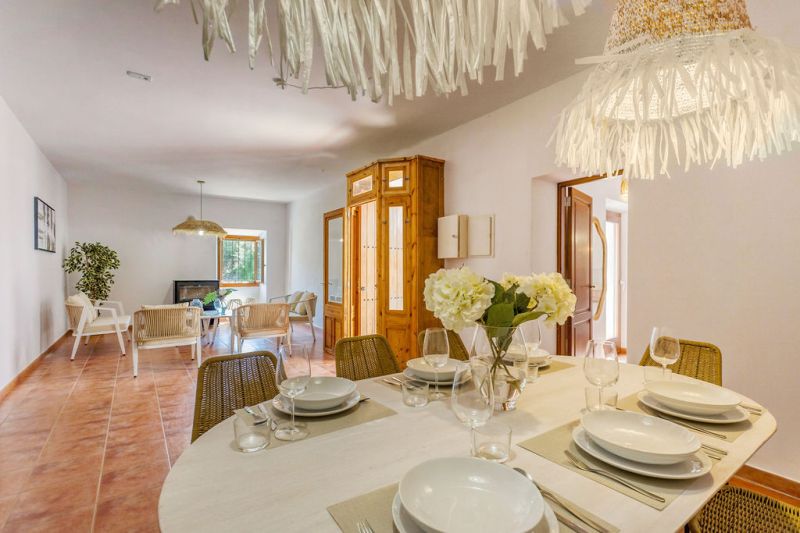 WINTER: Historische Finca -DH  mit Kamin in absolut ruhiger Lage in Orient- West --- F 04 WT