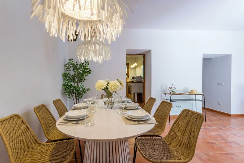 WINTER: Historische Finca -DH  mit Kamin in absolut ruhiger Lage in Orient- West --- F 04 WT