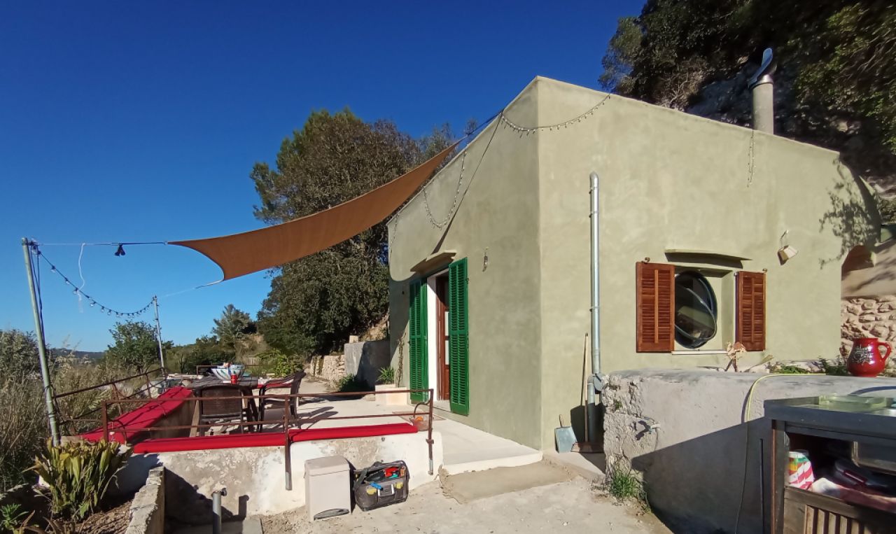 WINTER: Kleines Häuschen in den Bergen bei Felanitx --- C 11 WT