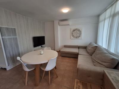 Winter: Modern apartment on 3rd floor with partial harbour and sea view in Colonia St. Jordi -- AP 08 WT